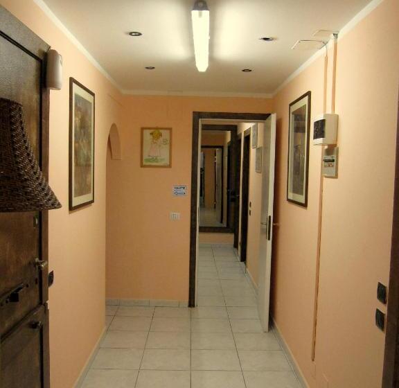 اتاق استاندارد چهارنفره با سرویس بهداشتی مشترک, Star Hostel