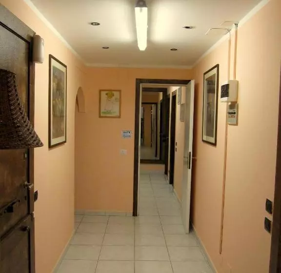 اتاق استاندارد چهارنفره با سرویس بهداشتی مشترک, Star Hostel