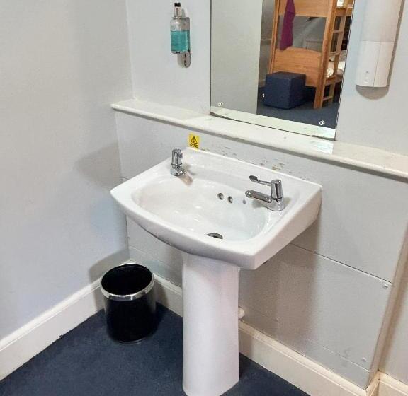 חדר סטנדרטי לארבעה עם חדר אמבטיה משותף, Yha Whitby