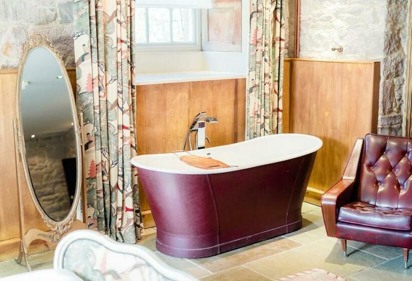 デラックスルーム, Newton Hall