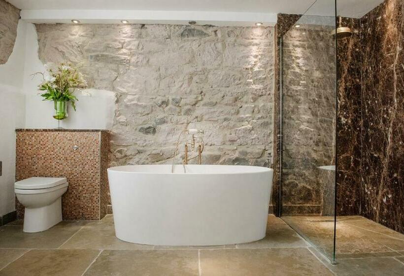 デラックスルーム, Newton Hall