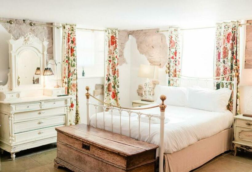 デラックスルーム, Newton Hall