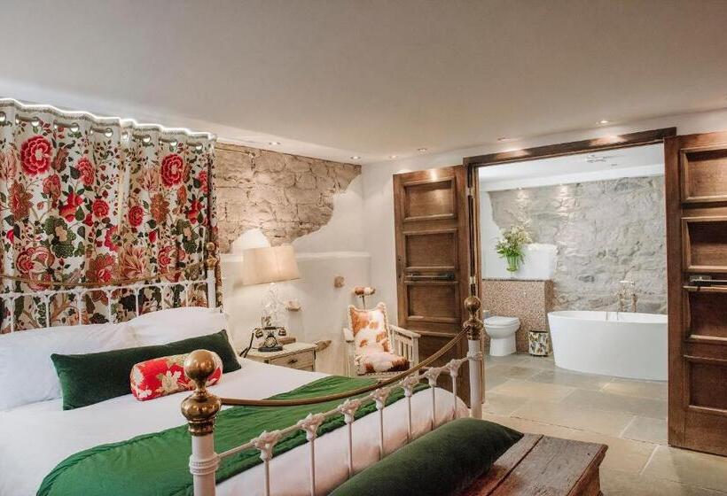 デラックスルーム, Newton Hall