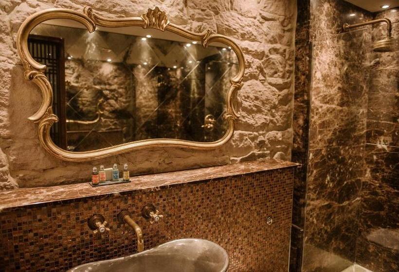 デラックスルーム, Newton Hall