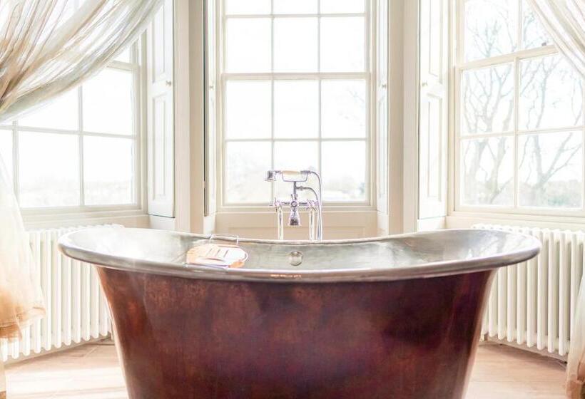 デラックスルーム, Newton Hall