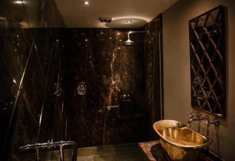 エクゼクティブルーム, Newton Hall