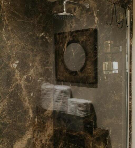 エクゼクティブルーム, Newton Hall