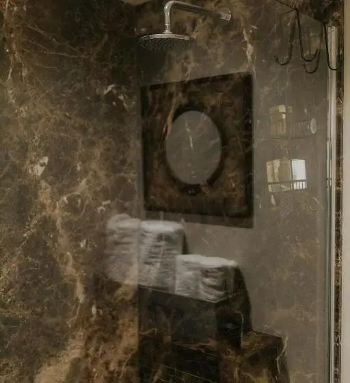 エクゼクティブルーム, Newton Hall