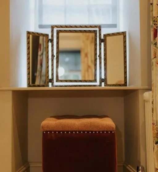 エクゼクティブルーム, Newton Hall