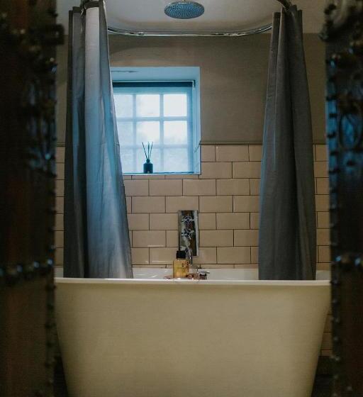 エクゼクティブルーム, Newton Hall