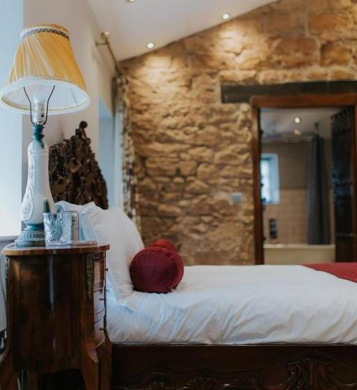 インサイドクラシックルーム, Newton Hall