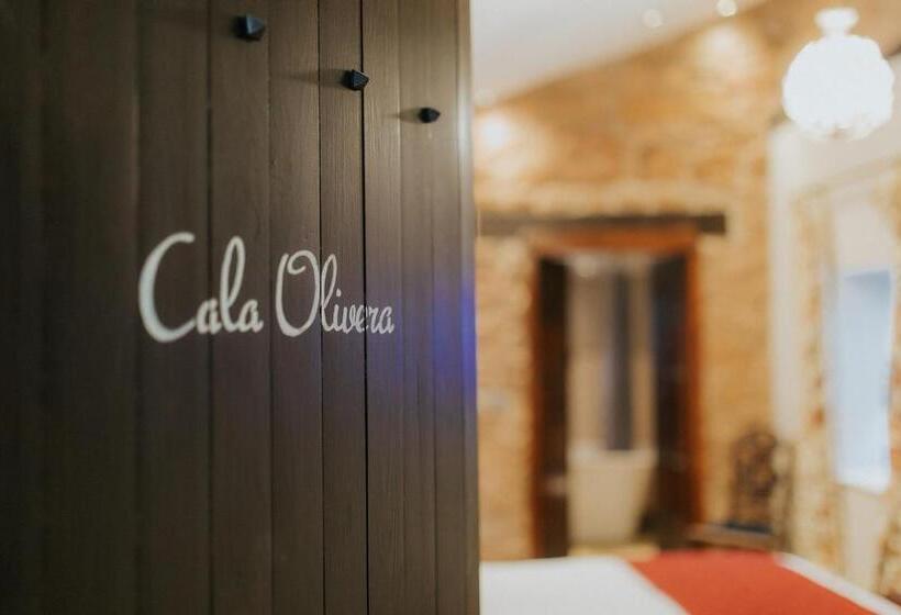 インサイドクラシックルーム, Newton Hall