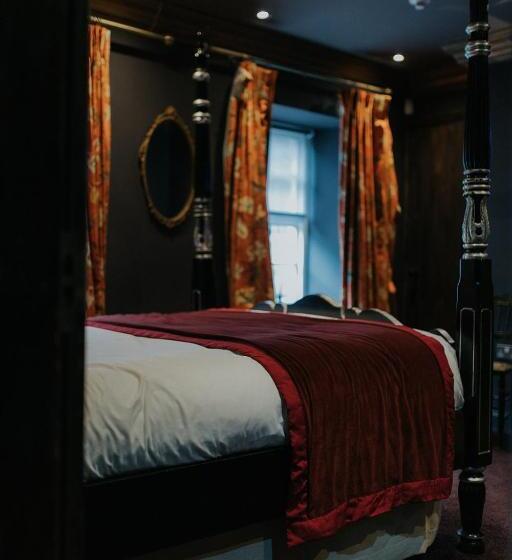 スタンダードインサイドビュールーム, Newton Hall