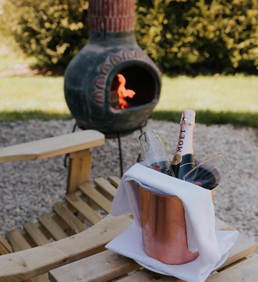 スタンダードルーム, Newton Hall