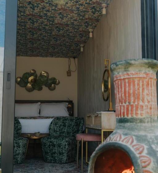 スタンダードルーム, Newton Hall