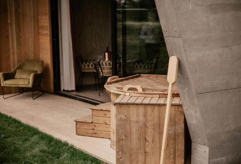 ファミリールーム, Newton Hall