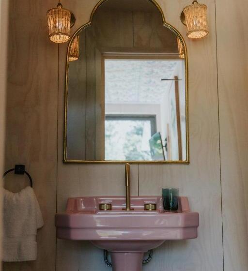 キングサイズベッドのスーペリアルーム, Newton Hall