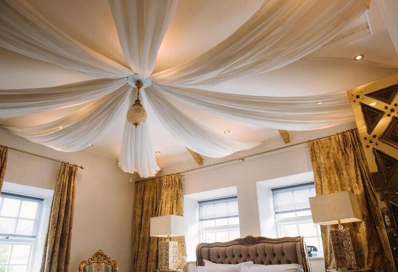 デラックスルーム, Newton Hall