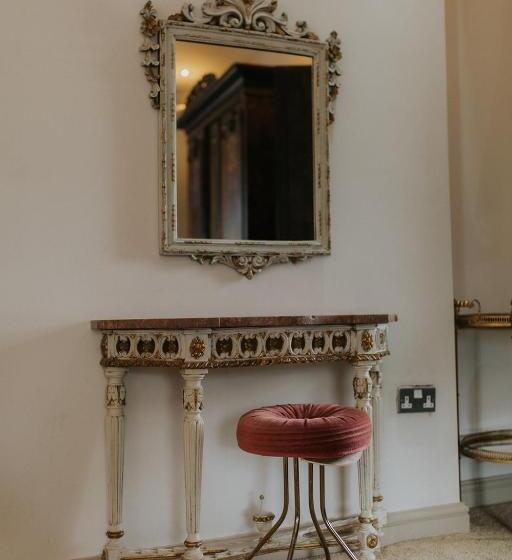 デラックスルーム, Newton Hall