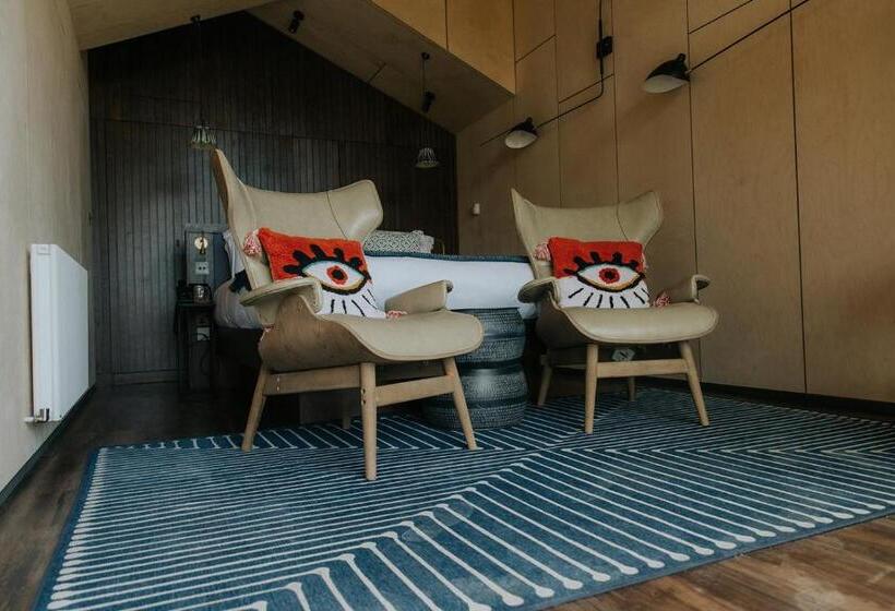 スタンダードルーム, Newton Hall