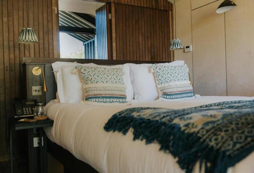 スタンダードルーム, Newton Hall