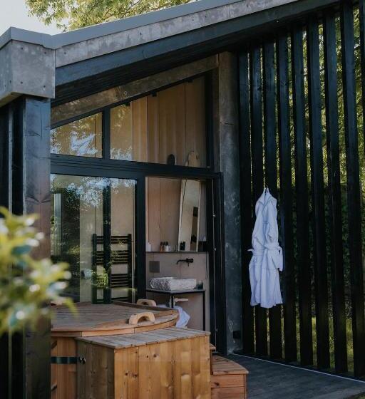 スタンダードルーム, Newton Hall