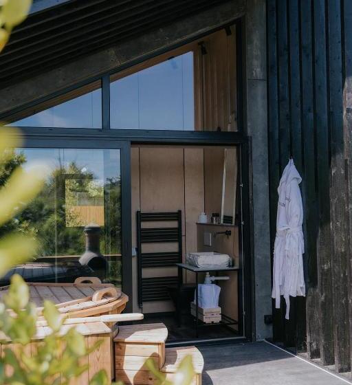 スタンダードルーム, Newton Hall