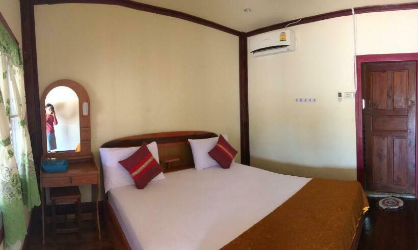 Номер Стандарт Вид на Сад, Somphamit Guesthouse