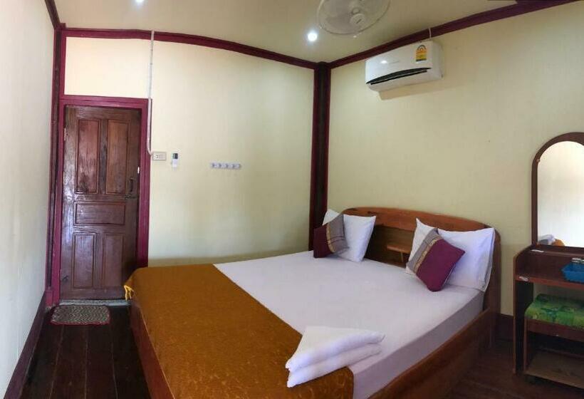 Номер Стандарт Вид на Сад, Somphamit Guesthouse