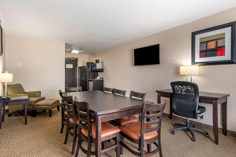 מיטת קינג בסוויטה, Best Western Bonnyville Inn & Suites