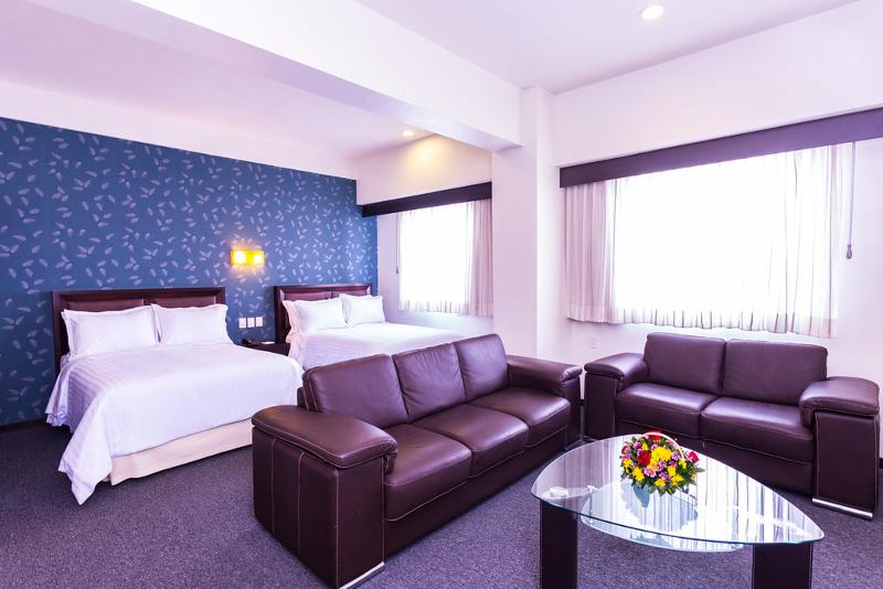 سوییت جونیور, Crown Victoria