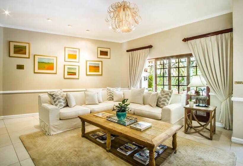 סוויטה משפחתית, Hlangana Lodge