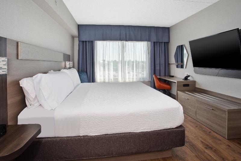 带大床的套房, Holiday Inn Express Kingston Central, An Ihg