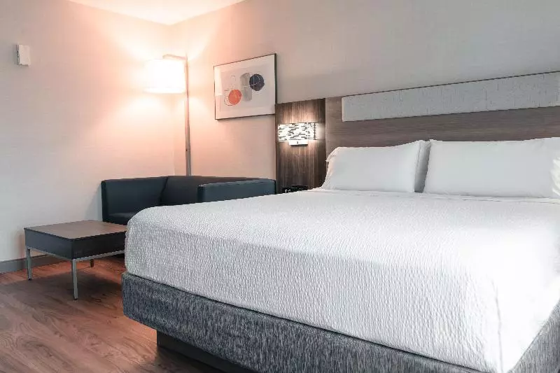 キングサイズベッドのスタンダードルーム, Holiday Inn Express Kingston Central, An Ihg