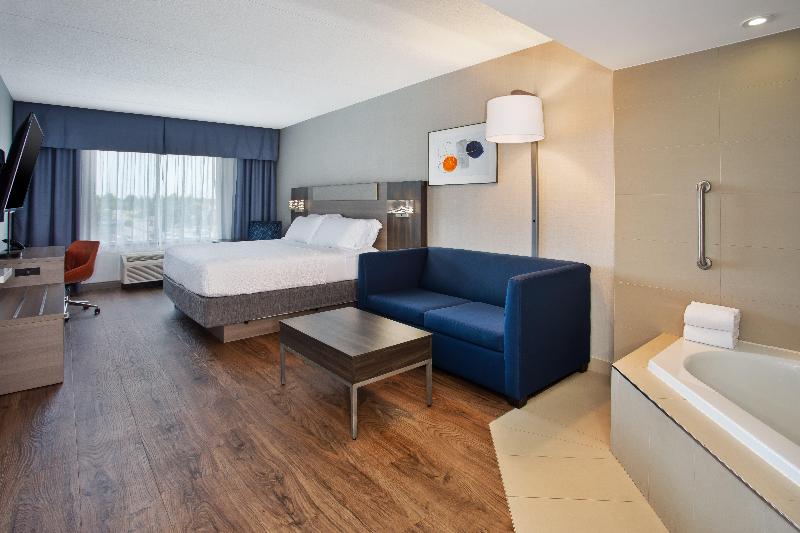 带大床的套房, Holiday Inn Express Kingston Central, An Ihg