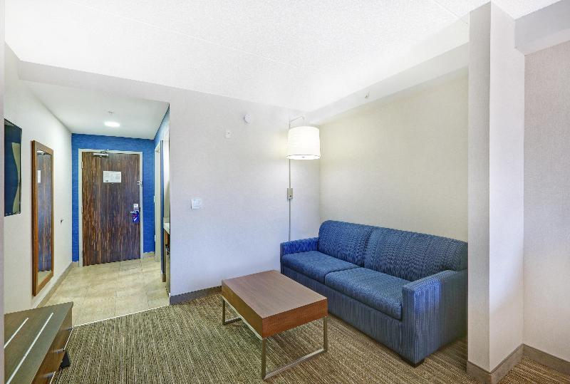 جناح لذوى الاحتياجات الخاصة, Holiday Inn Express & Suites   Woodstock, On Canada