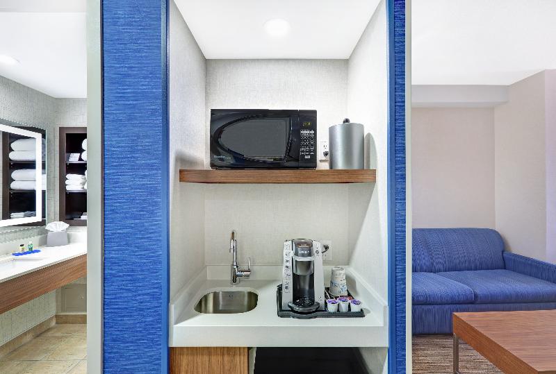 带大床的标准间, Holiday Inn Express & Suites   Woodstock, On Canada