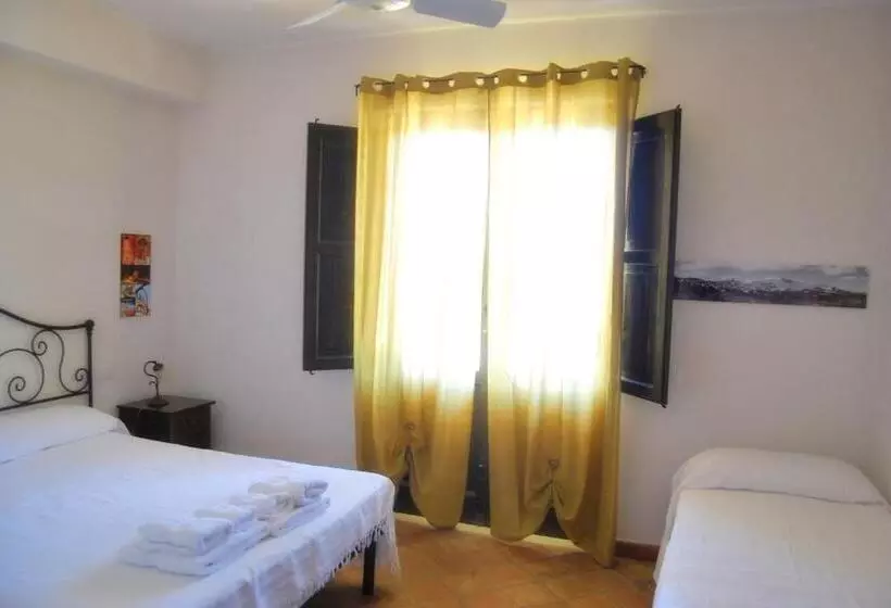 اتاق استاندارد سه تخته با بالکن, Il Casale Delle Rose