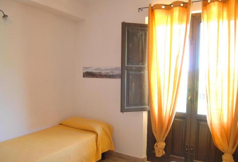 스탠다드 트리플 발코니 룸, Il Casale Delle Rose