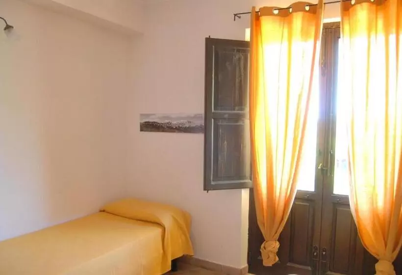 اتاق استاندارد سه تخته با بالکن, Il Casale Delle Rose