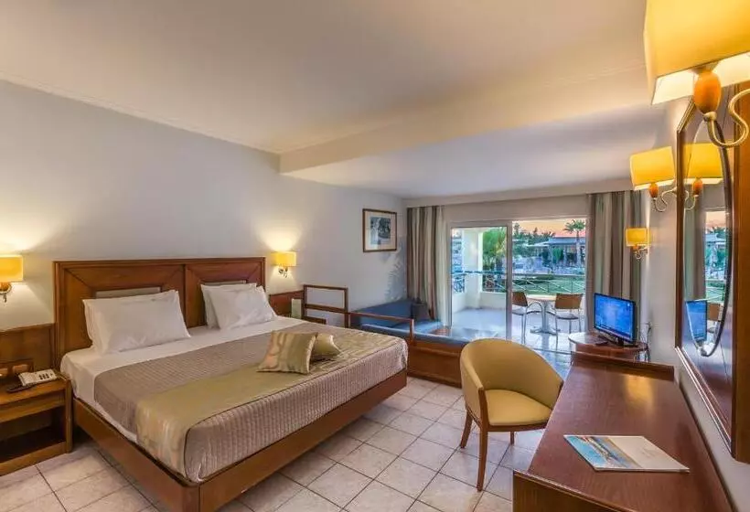 ジュニアスイート, Kipriotis Maris Suites