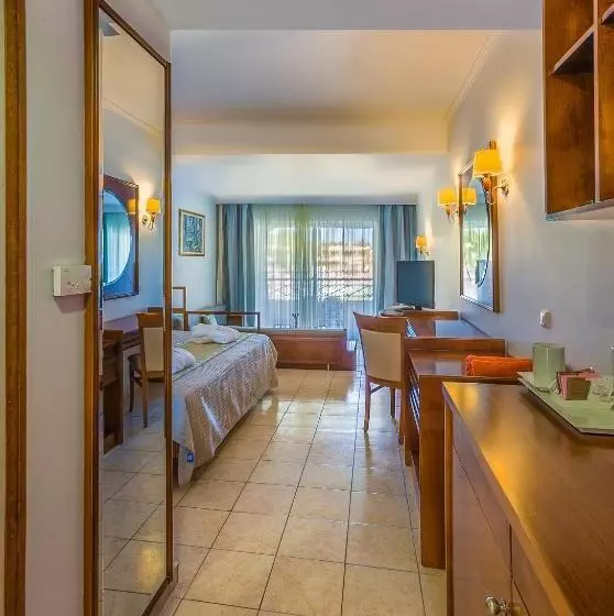 ジュニアスイート, Kipriotis Maris Suites