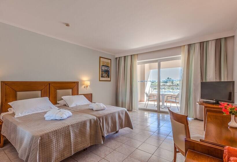 ジュニアスイート, Kipriotis Maris Suites