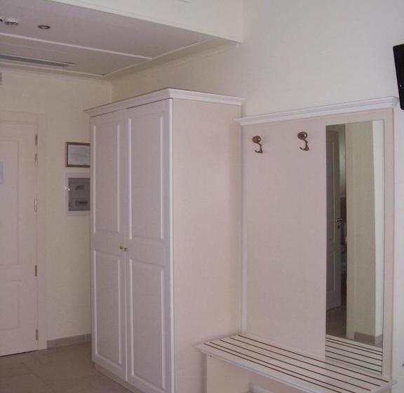 スタンダードルーム, Madonna Delle Grazie