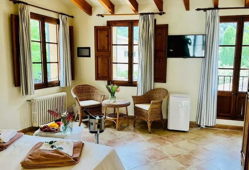 اتاق استاندارد سه نفره, Rural Nou Dalt Muntanya
