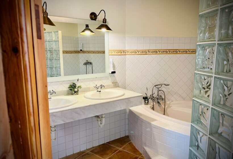 标准三人间, Rural Nou Dalt Muntanya