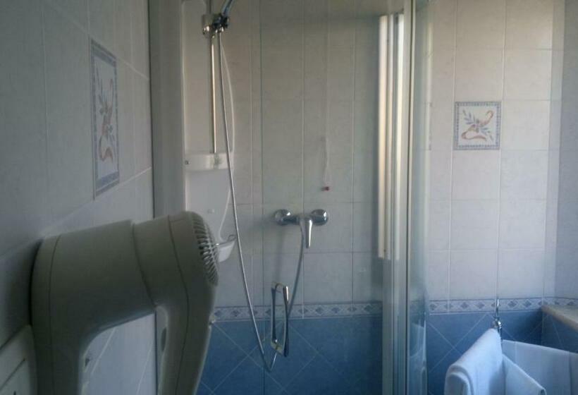 اتاق استاندارد سه نفره, Porziuncola