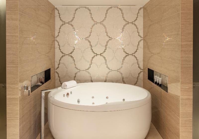 ハイドロマッサージバス付きスイート, The Darling At The Star