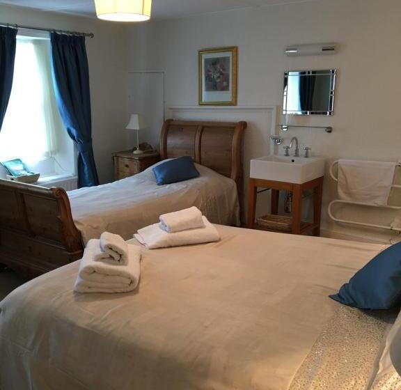 Семейный Номер, The Old Well Inn