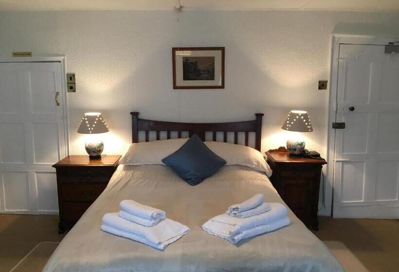 Семейный Номер, The Old Well Inn